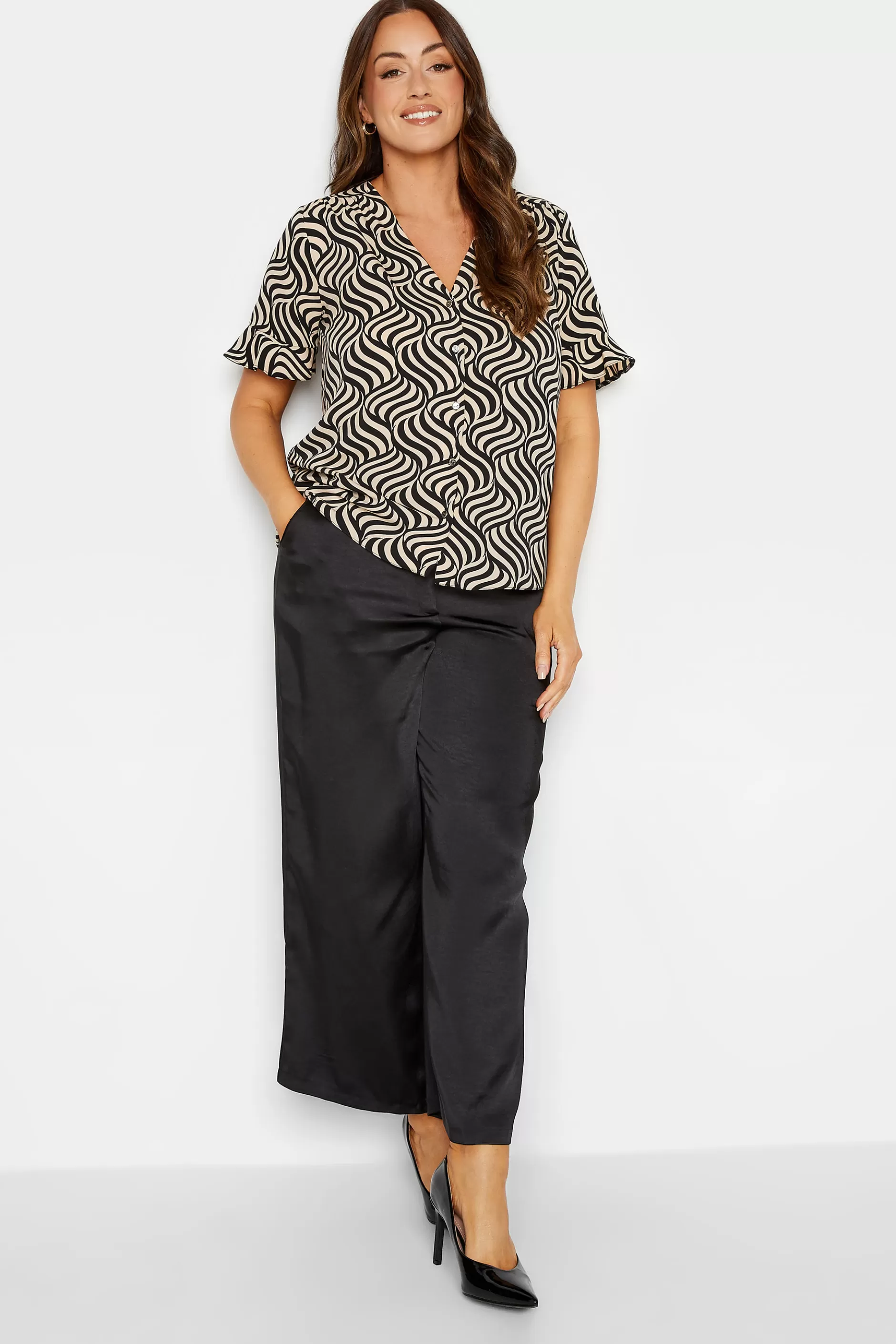 Women M&Co Short Sleeve Tops> Womens Black & White Swirl Print Frill Sleeve Blouse