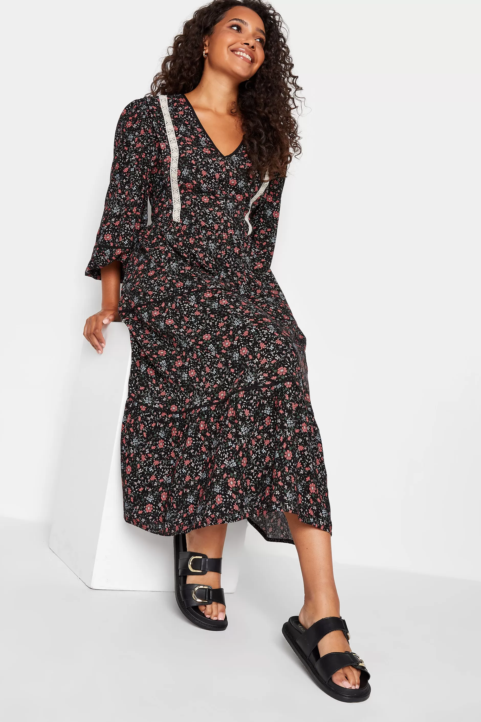Women M&Co Maxi Dresses> Womens Black Floral Print Crochet Trim Maxi Dress