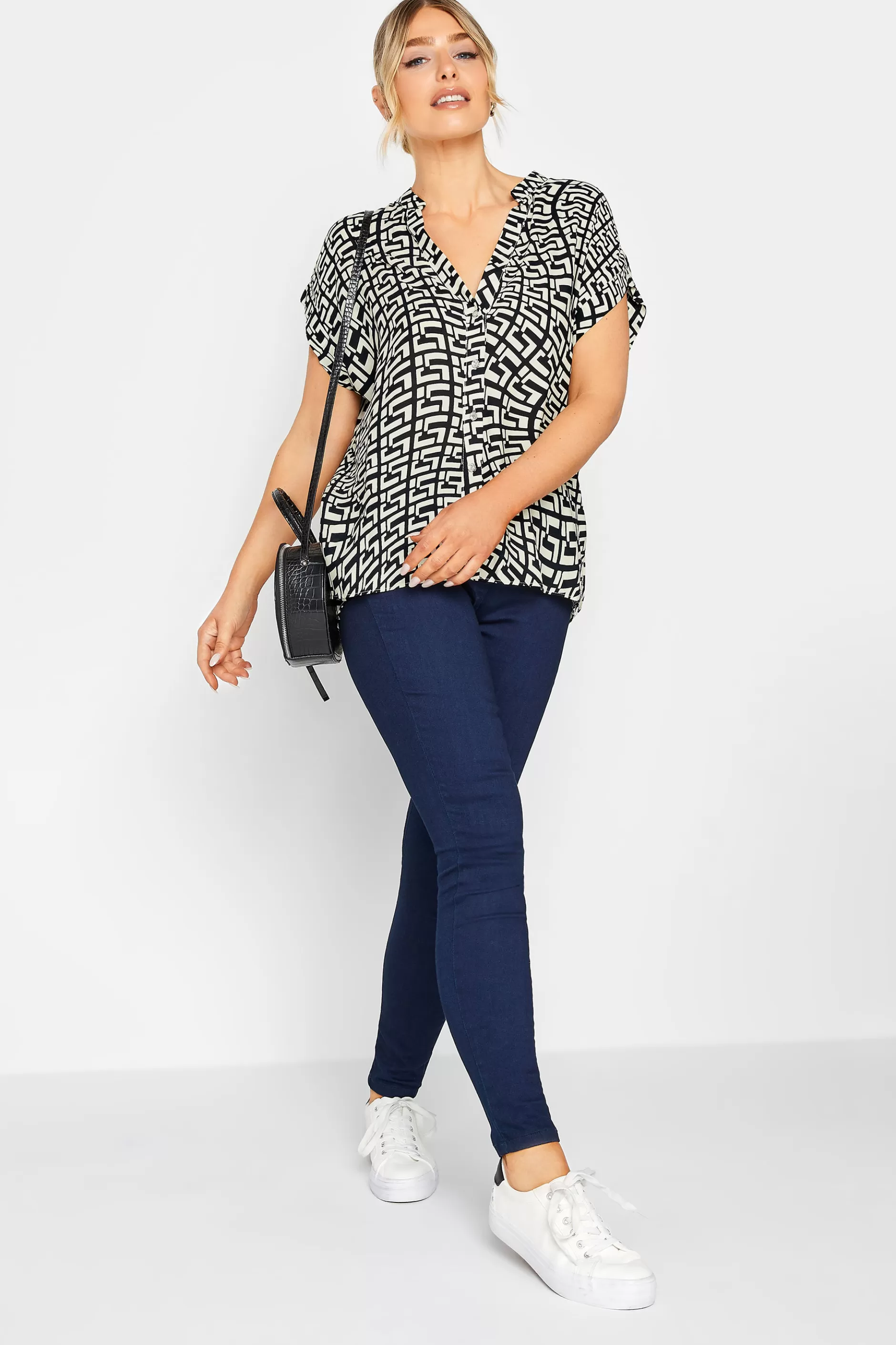 Women M&Co Short Sleeve Tops> Womens White Geometric Print Short Sleeve Shirt