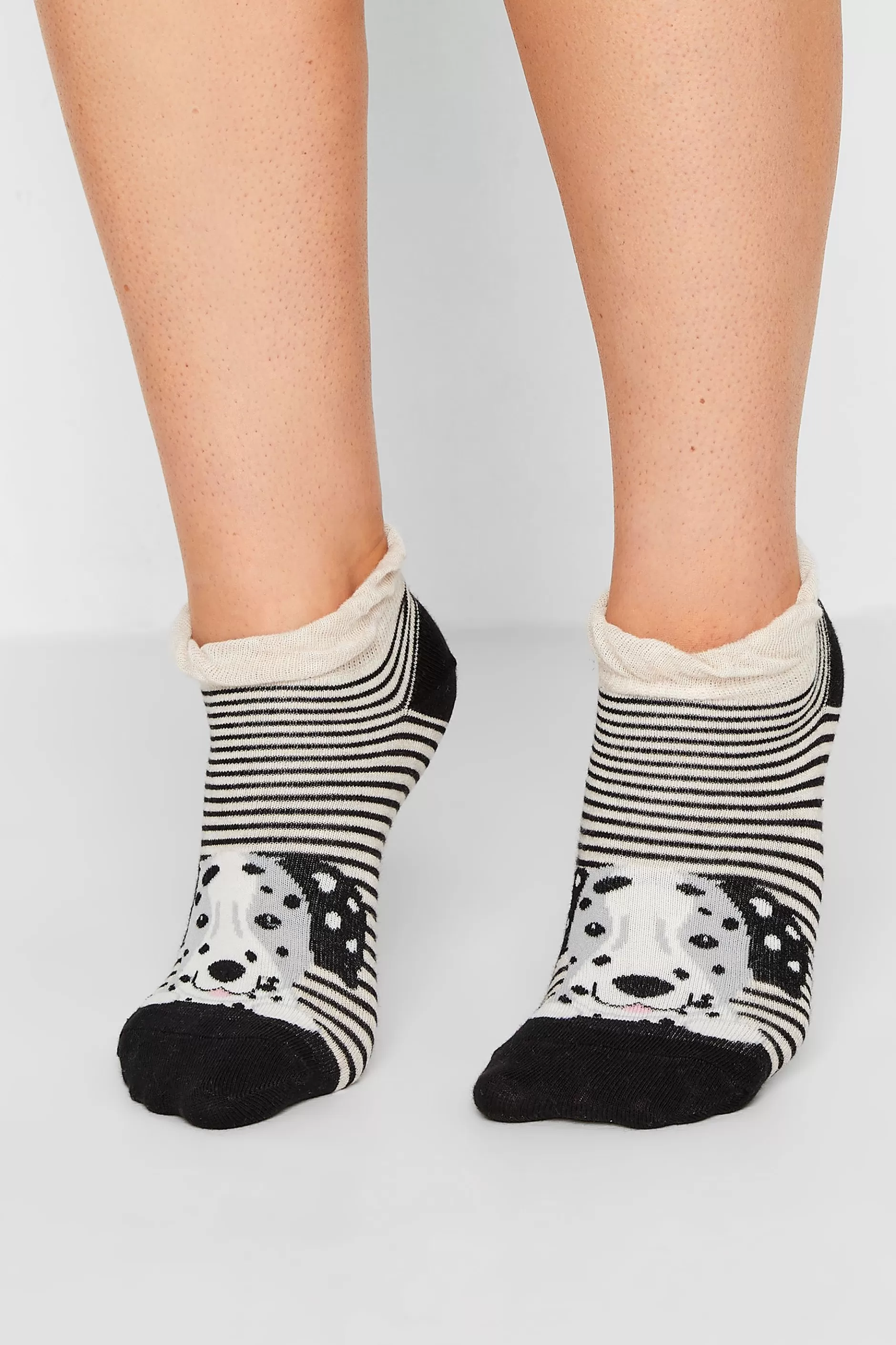 Women M&Co Socks>Yours Yours 4 Pack Black Dog Print Trainer Liner Socks