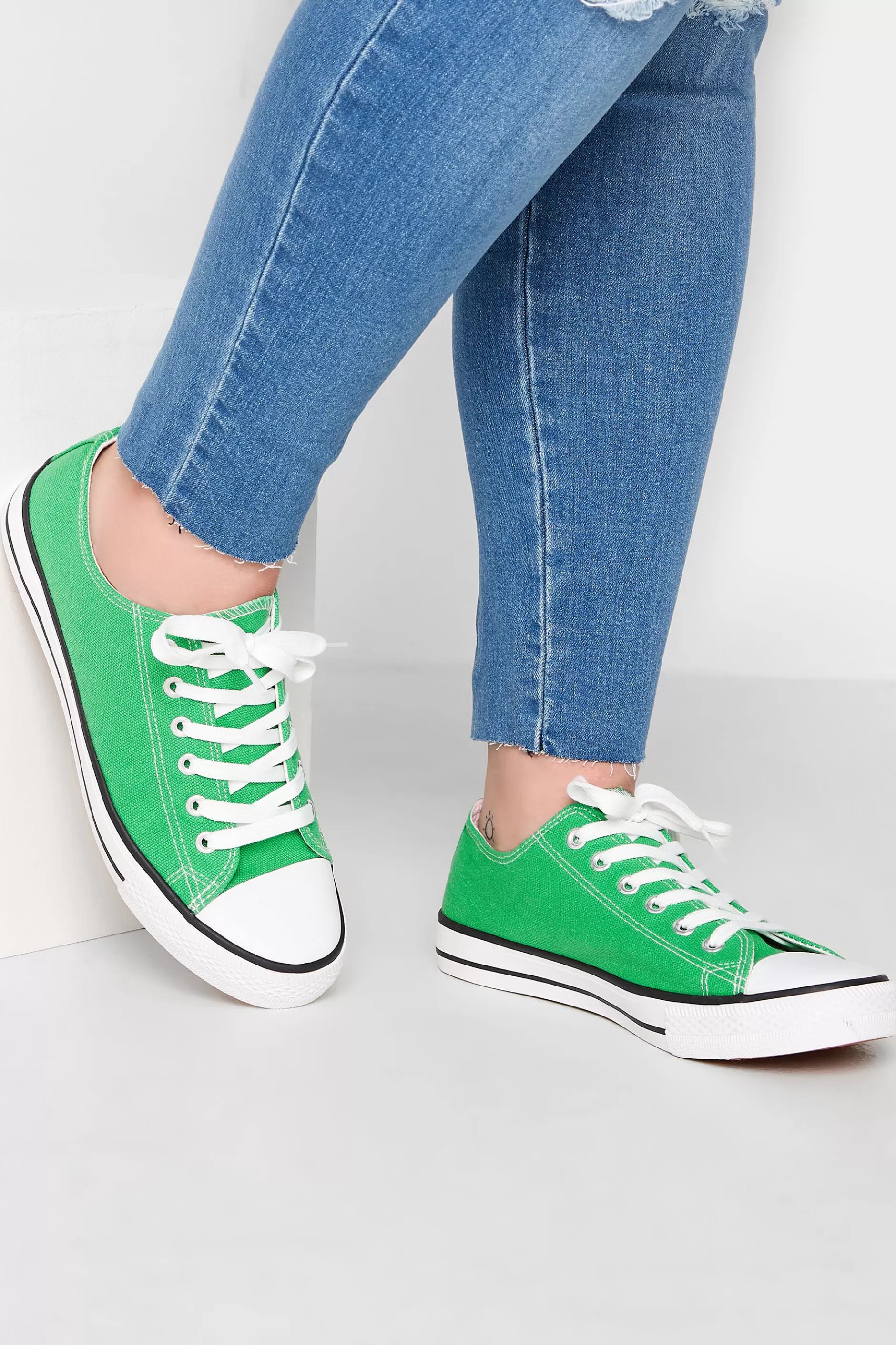 Women M&Co Trainers>Yours Yours Green Canvas Low Trainers In Wide E Fit